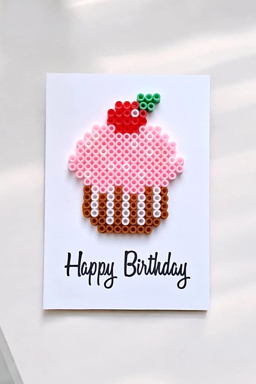 Célébrez l'anniversaire avec une carte aussi unique que la personne que vous appréciez !