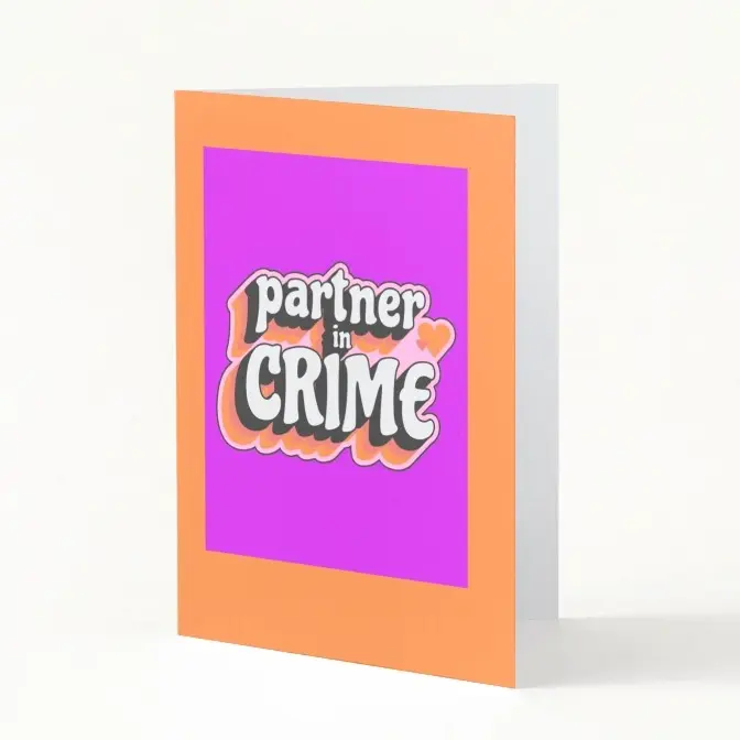 Carte partner in crime est une carte au couleurs vivent en orange et mauve. Elle est a offrir a sa partenaire de crime